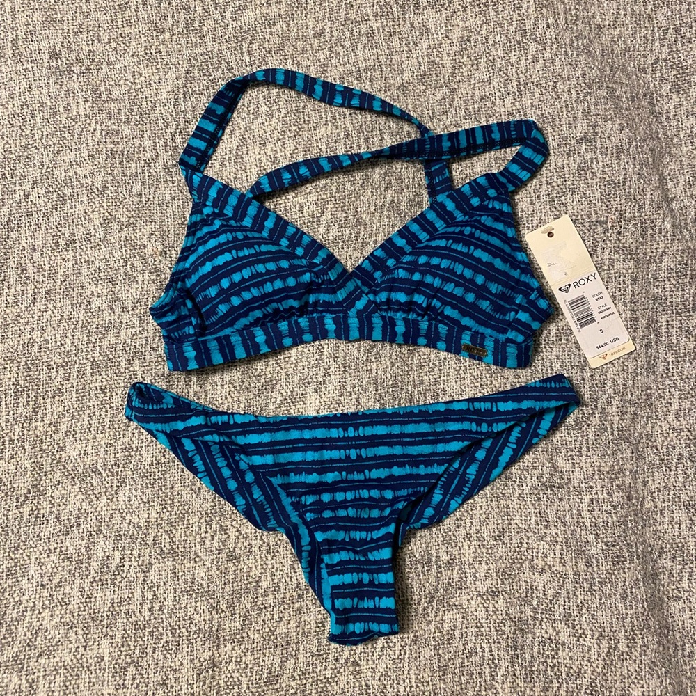 Roxy swim suit set